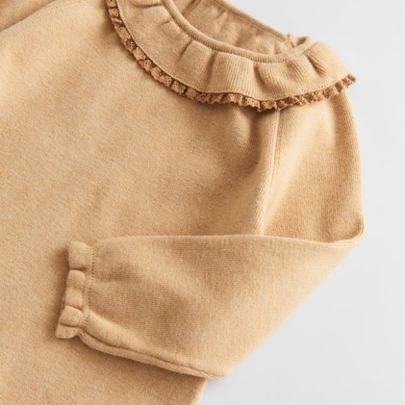 Zara Lace trim ruffled sweater in size 18-24mo - Picture 2 of 4